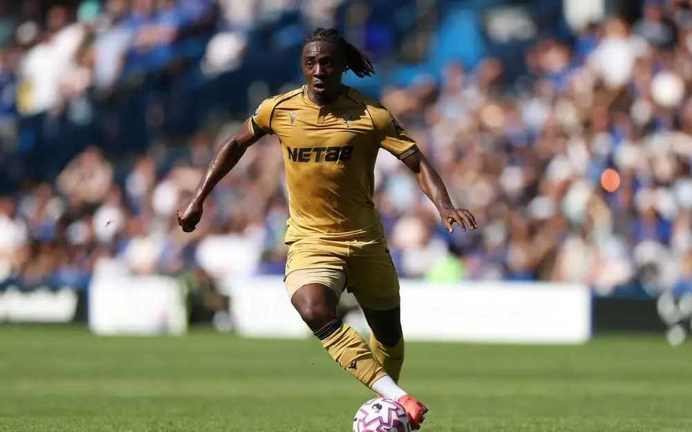 跟队：埃泽正在接受阿森纳体检，但赶不上周末踢利兹联